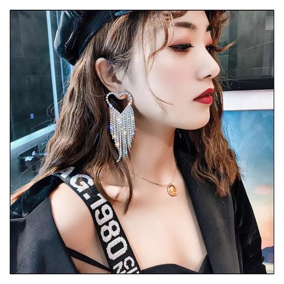 NEW Silver Crystal Rhinestone Tasseled Heart Statement Earrings - Picture 2 of 5